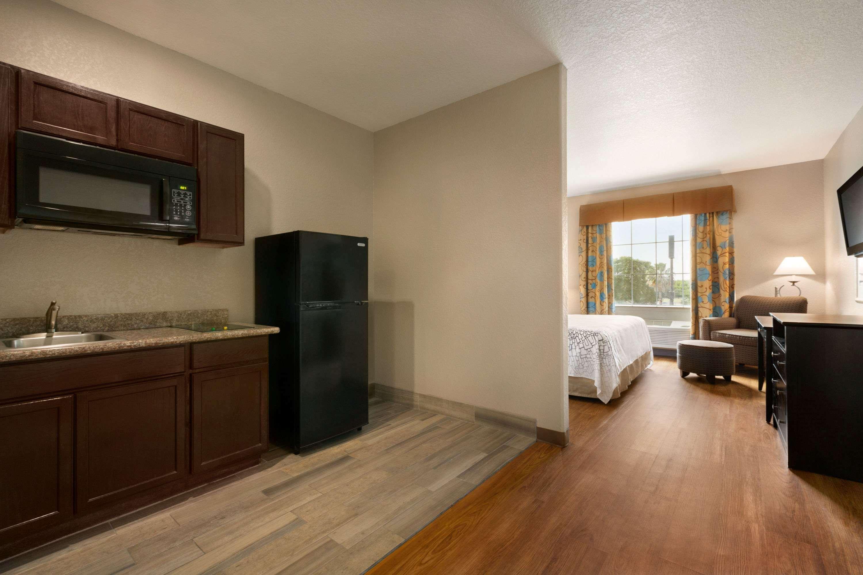 Studio 6 San Antonio - East Екстер'єр фото