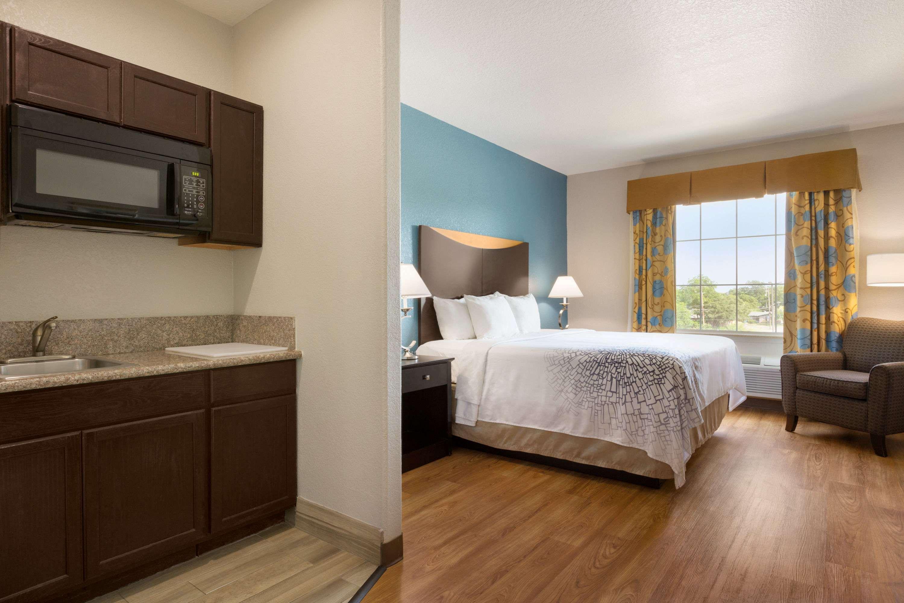 Studio 6 San Antonio - East Екстер'єр фото